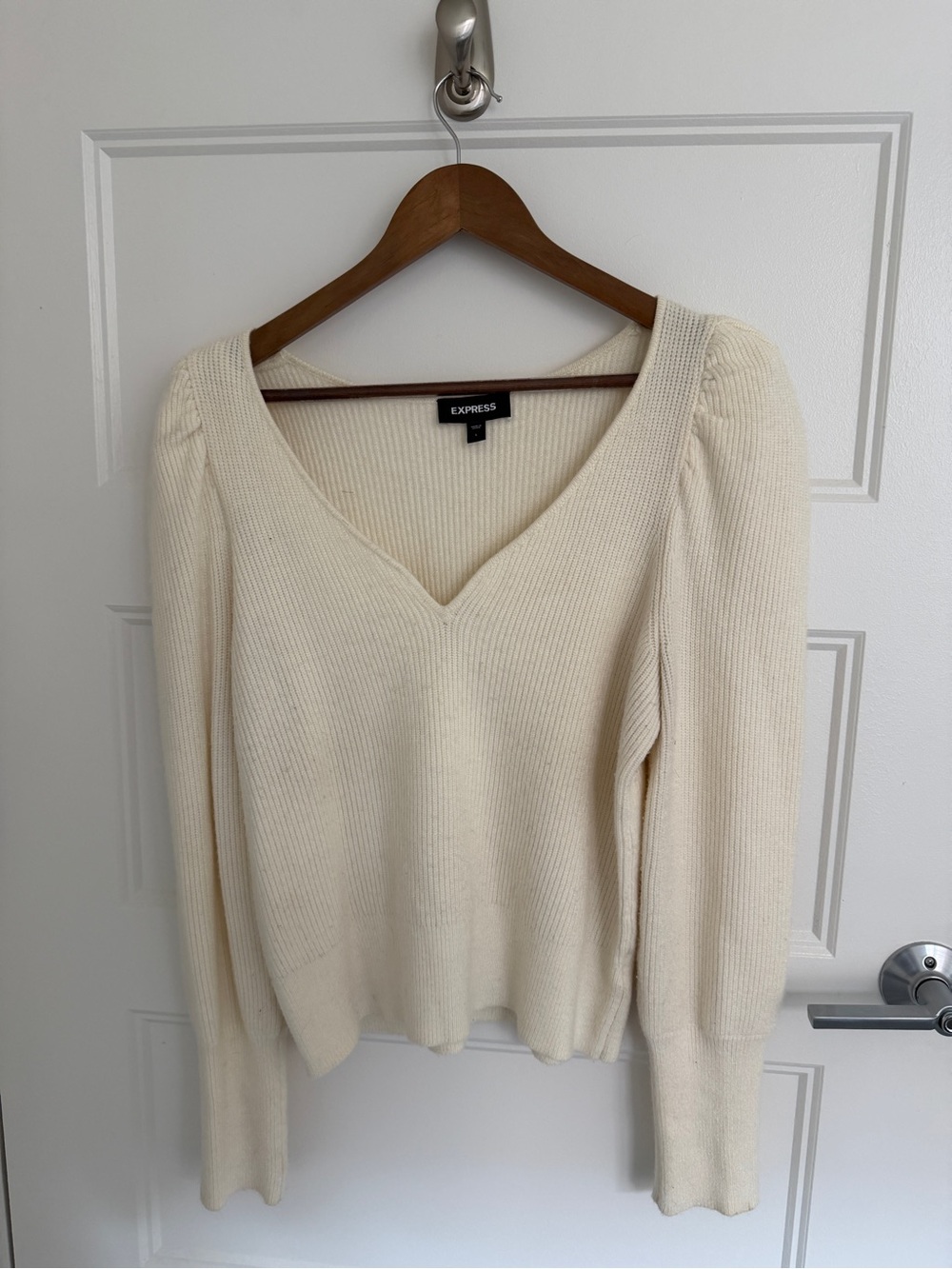 Express Ivory V-Neck Ribbed Sweater